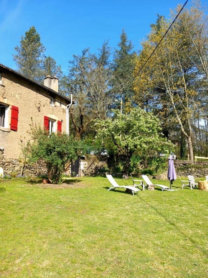 Cedres Bleus De Joany Chez Nathalie Hotell Viviez Eksteriør bilde
