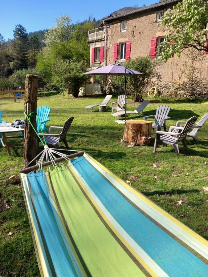Cedres Bleus De Joany Chez Nathalie Hotell Viviez Eksteriør bilde
