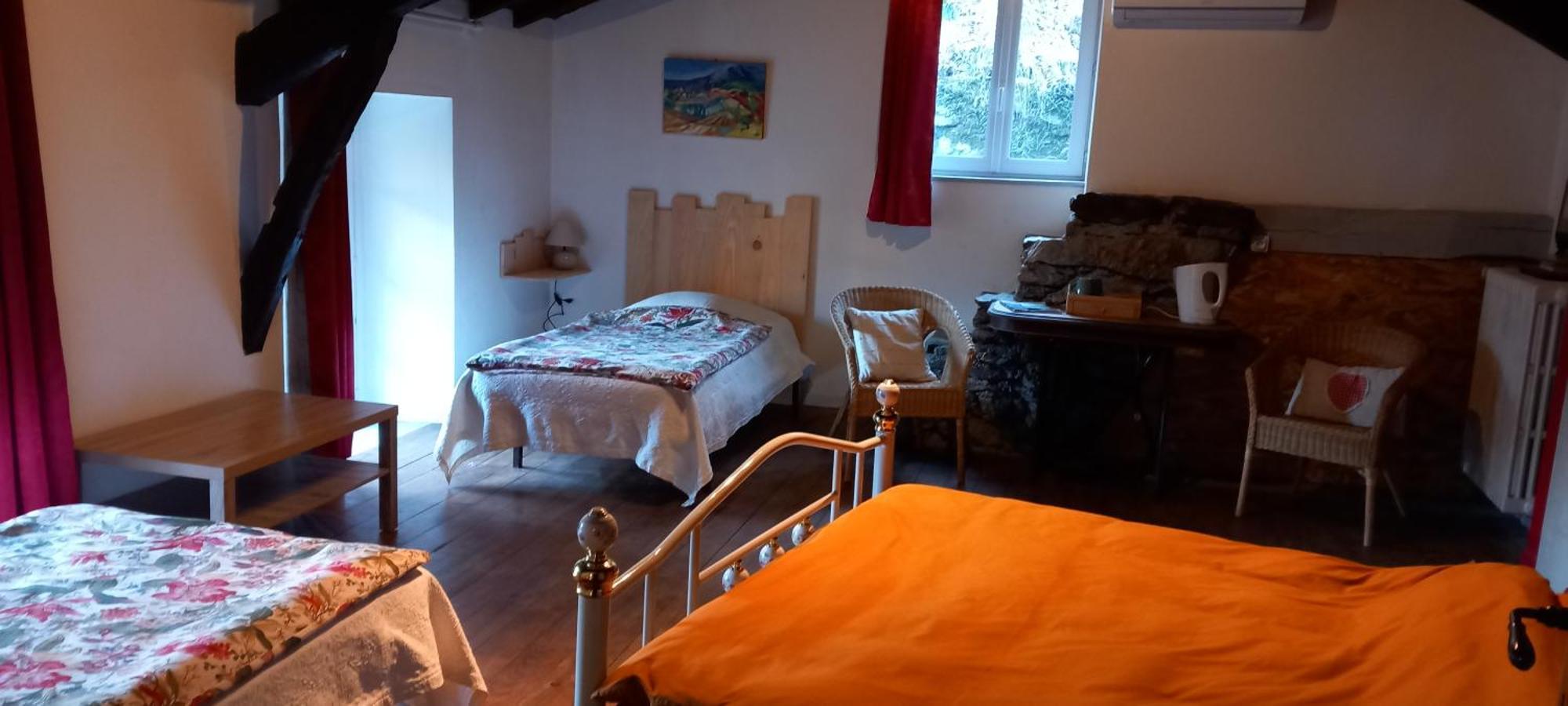 Cedres Bleus De Joany Chez Nathalie Hotell Viviez Eksteriør bilde